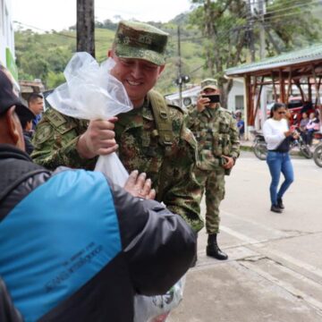 MÁS DE NUEVE TONELADAS DE AYUDA HUMANITARIA PARA ROSAS