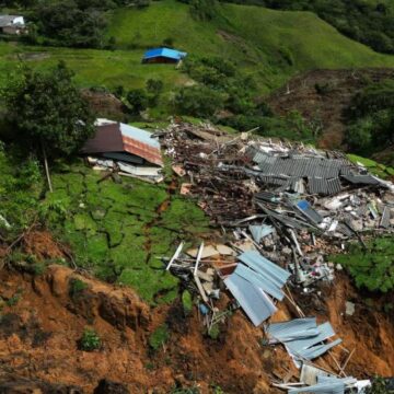 VÍAS ALTERNAS SERÁN RESTAURADAS Y LAS EMERGENCIAS DE OTROS MUNICIPIOS SE ATENDERÁN CON PRONTITUD