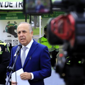 “SE GARANTIZA EL DERECHO A LA PROTESTA, PERO NO SE PERMITEN BLOQUEOS”, MINISTRO DE TRANSPORTE GUILLERMO REYES