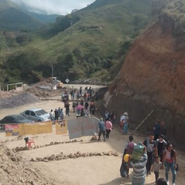 COMUNIDADES PROTESTAN POR INCUMPLIMIENTOS DEL GOBIERNO NACIONAL