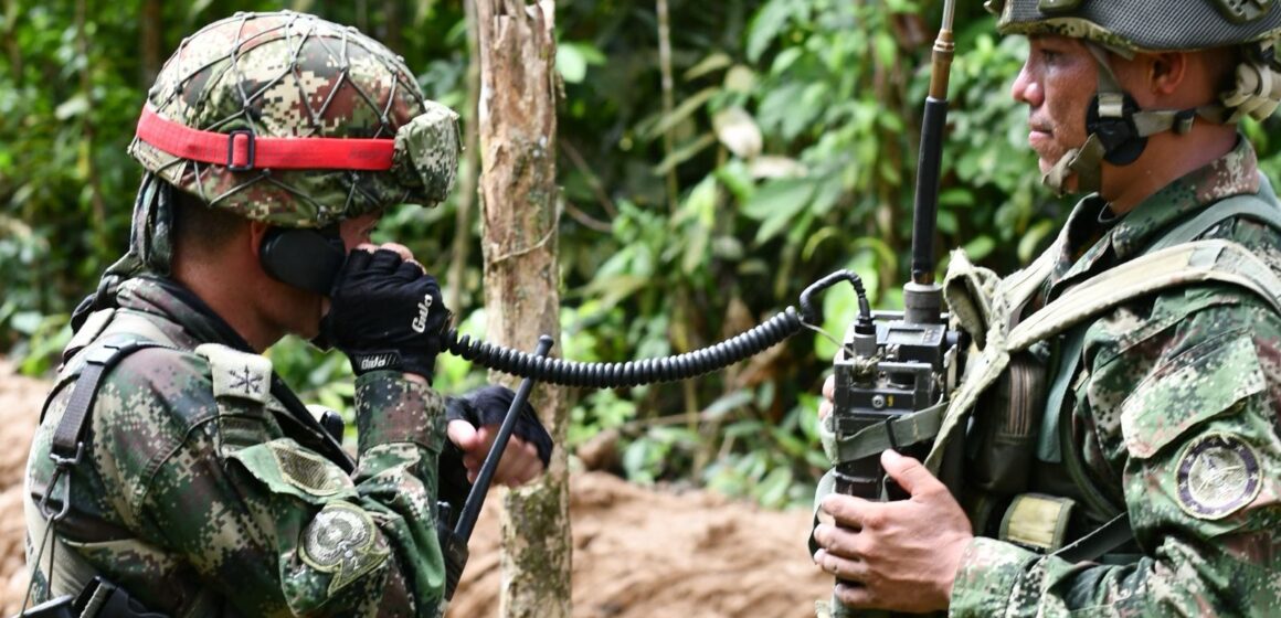 Un militar muerto y otros heridos en combates entre el Ejército y disidencias de las Farc en Argelia, Cauca