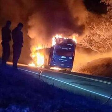 Huila: incineran bus de transporte intermunicipal