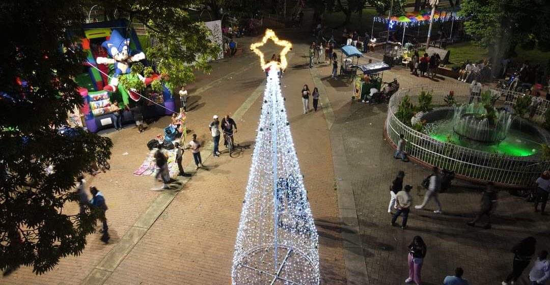 Puerto Tejada: la comunidad construyó su propio alumbrado navideño