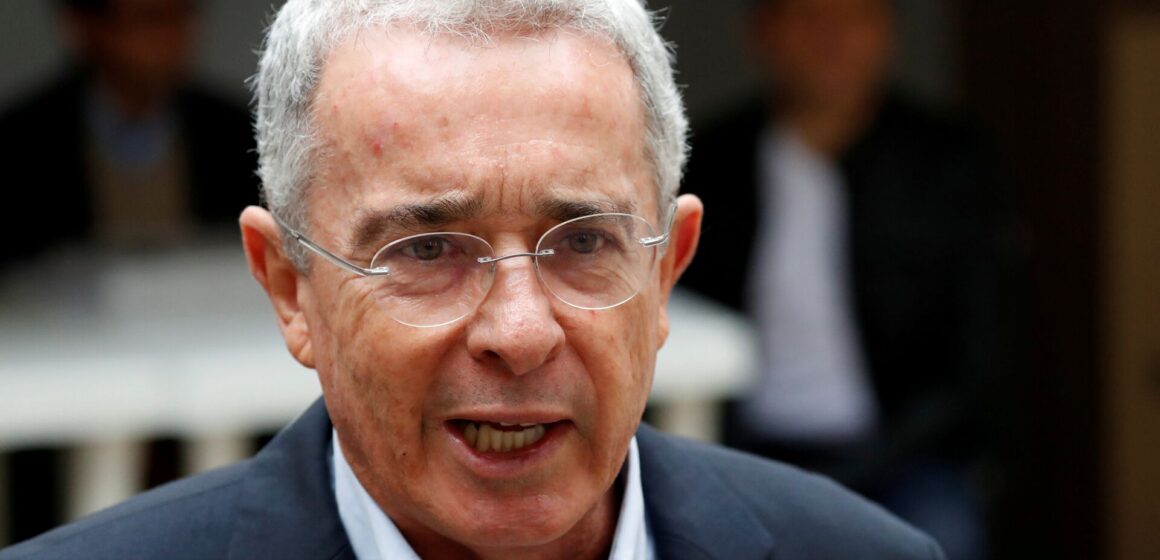 Álvaro Uribe, el ex presidente investigado por crímenes de lesa humanidad