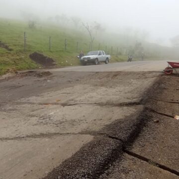 Se hunde un tramo de la vía Popayán-Pasto