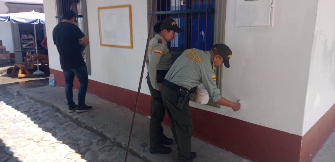 Policías, auxiliares y comerciantes trabajaron juntos para embellecer sitios turísticos de Popayán