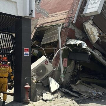 Al menos nueve personas muertas y más de 800 heridas tras un terremoto de magnitud 7,4 en Taiwán