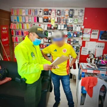 Realizan controles a establecimientos comerciales contra la venta de celulares robados en Popayán