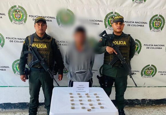 Un hombre fue capturado en La Sierra mientras transportaba papeletas de marihuana